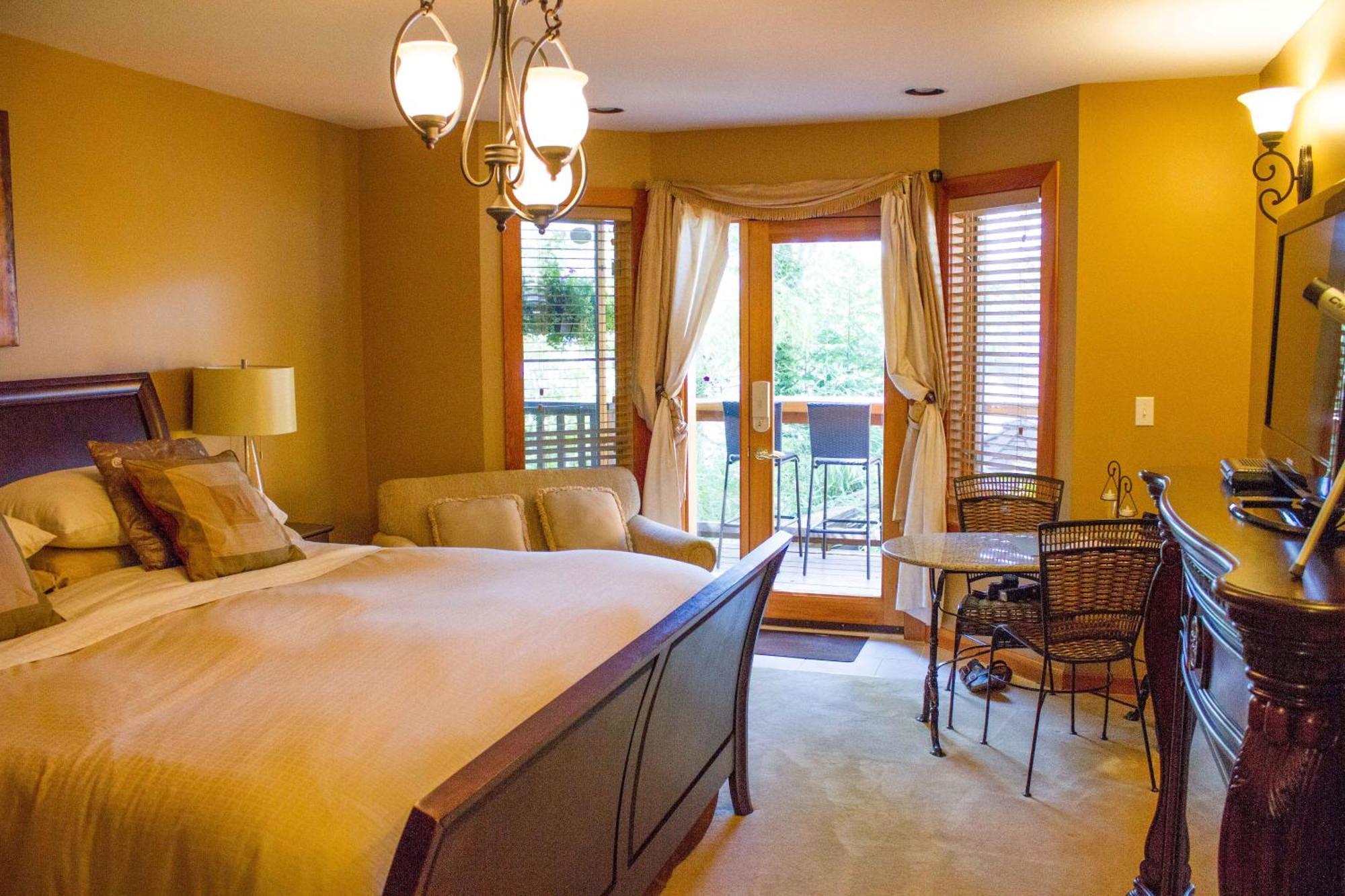 Tranquility Bay Waterfront Inn Sechelt Room photo