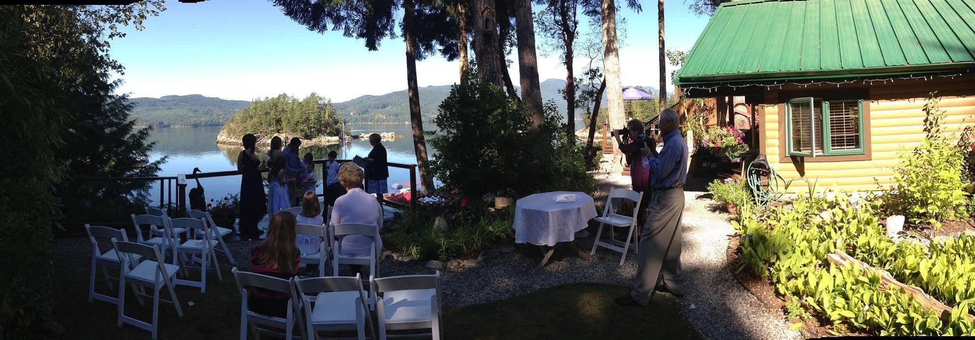 Tranquility Bay Waterfront Inn Sechelt Exterior photo