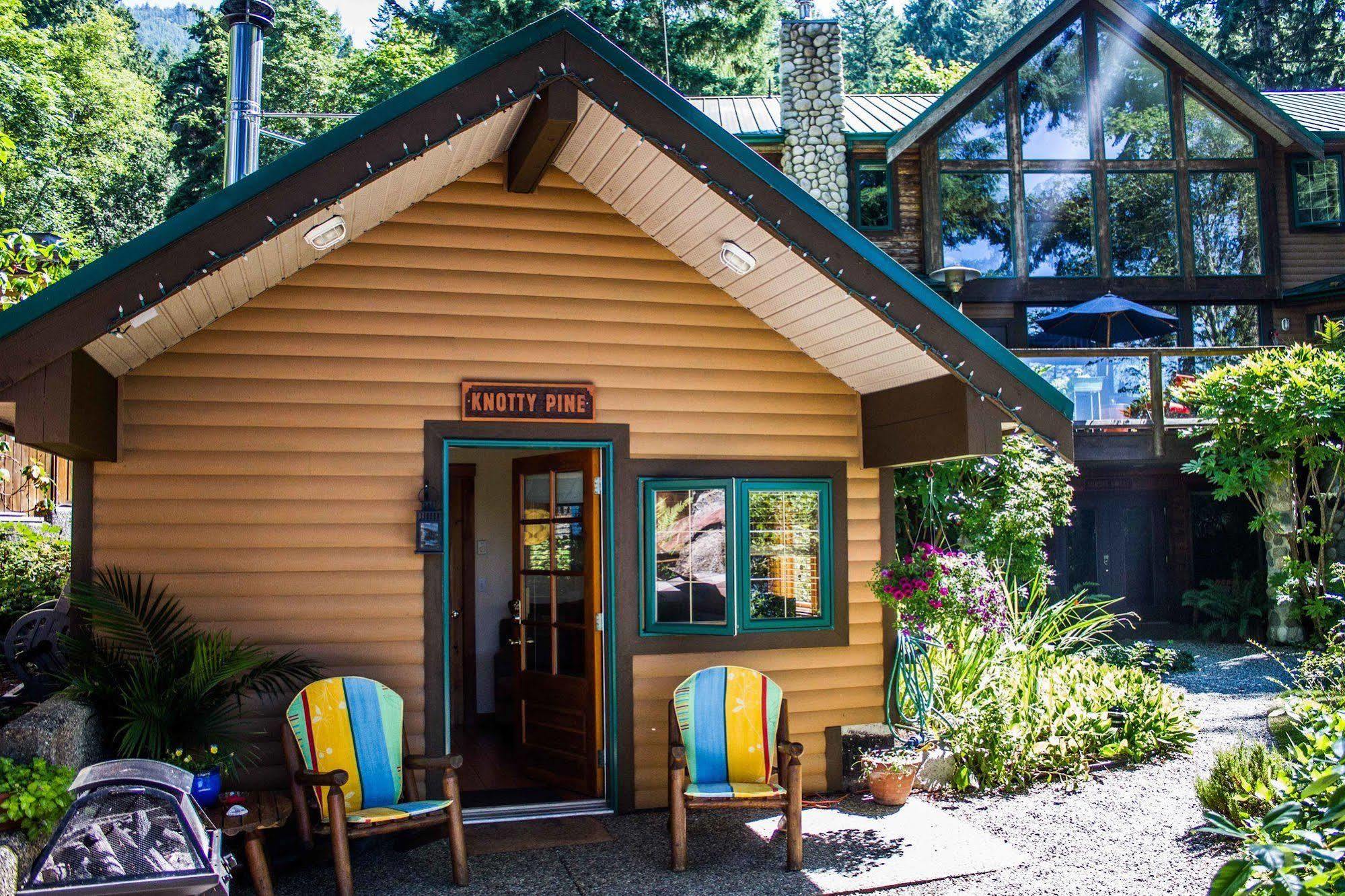 Tranquility Bay Waterfront Inn Sechelt Exterior photo