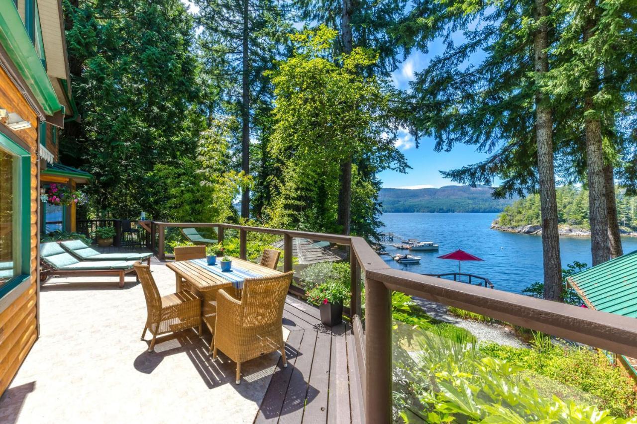 Tranquility Bay Waterfront Inn Sechelt Exterior photo