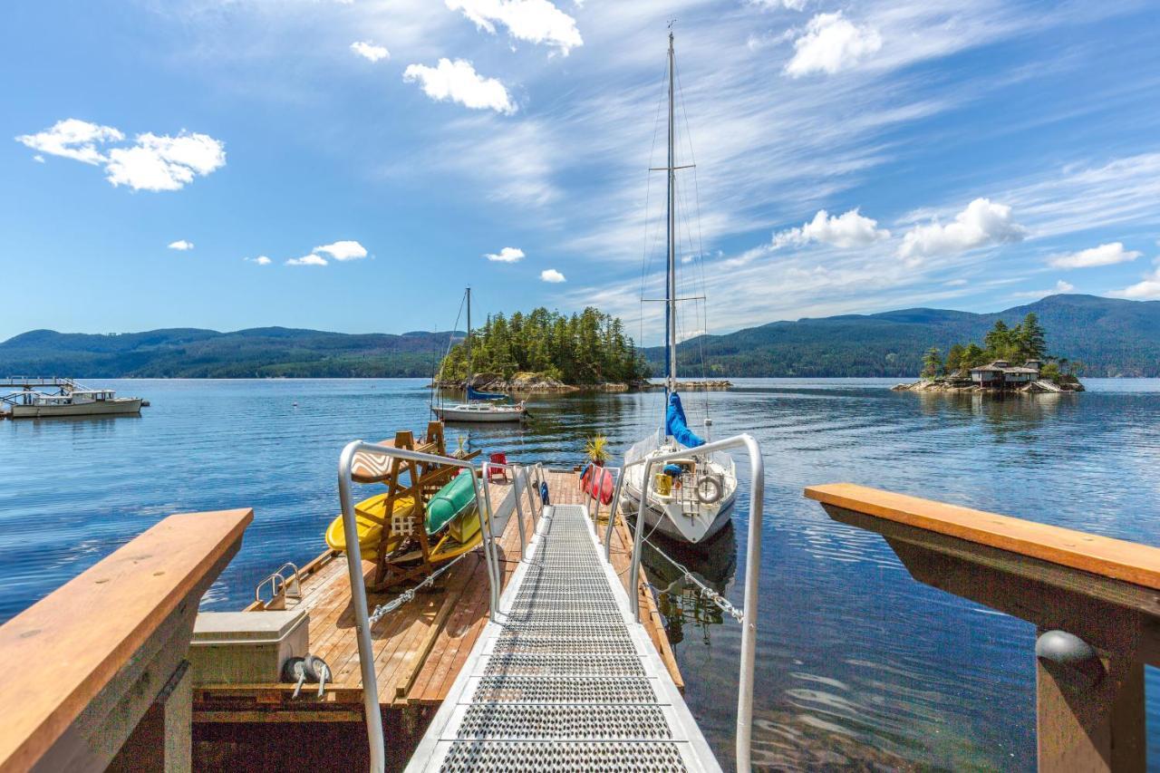 Tranquility Bay Waterfront Inn Sechelt Exterior photo