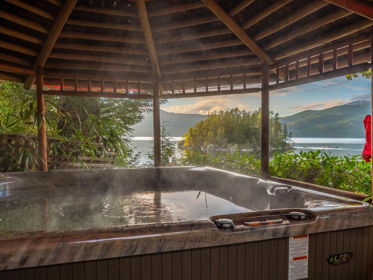 Tranquility Bay Waterfront Inn Sechelt Exterior photo